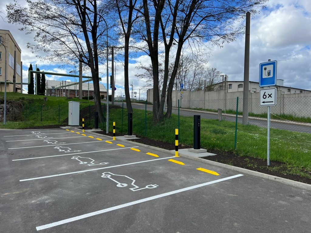 Další krok k udržitelnosti, 6 nových dobíjecích stanic - KART – Facility management