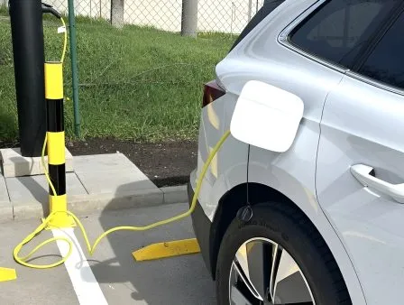 KART rozšiřuje nabíjecí siť, 42 wallboxů instalováno - KART – Facility management